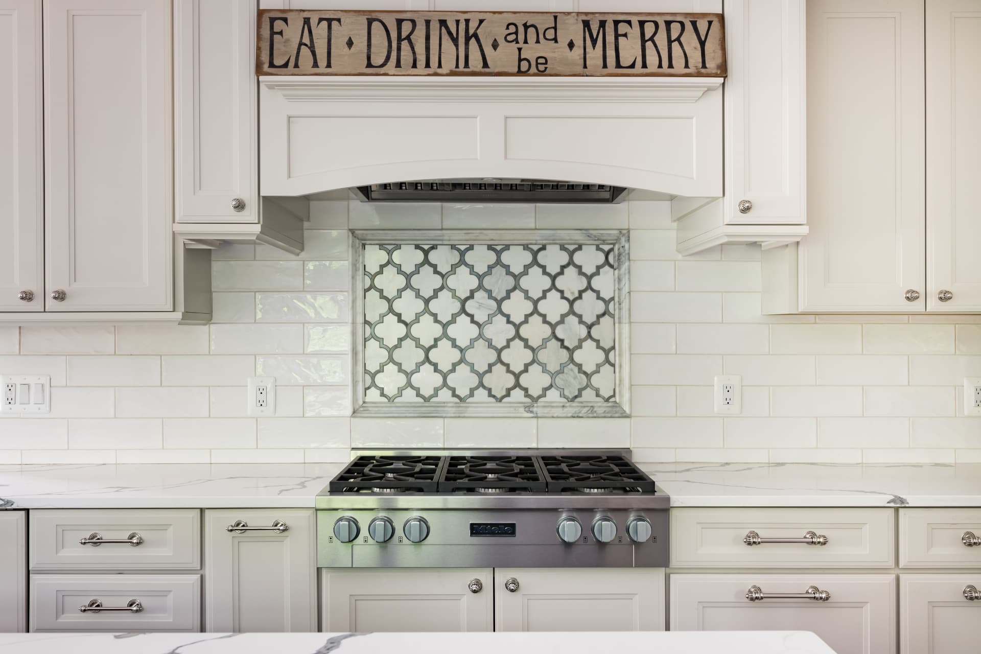 Patterned tile set behind the range