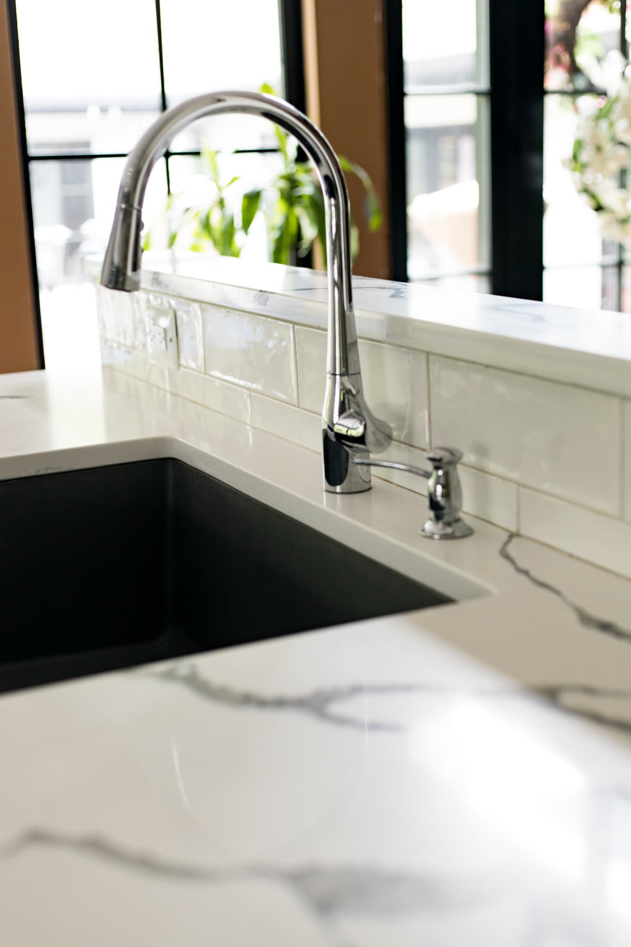 Veined stone and a glazed tile backsplash