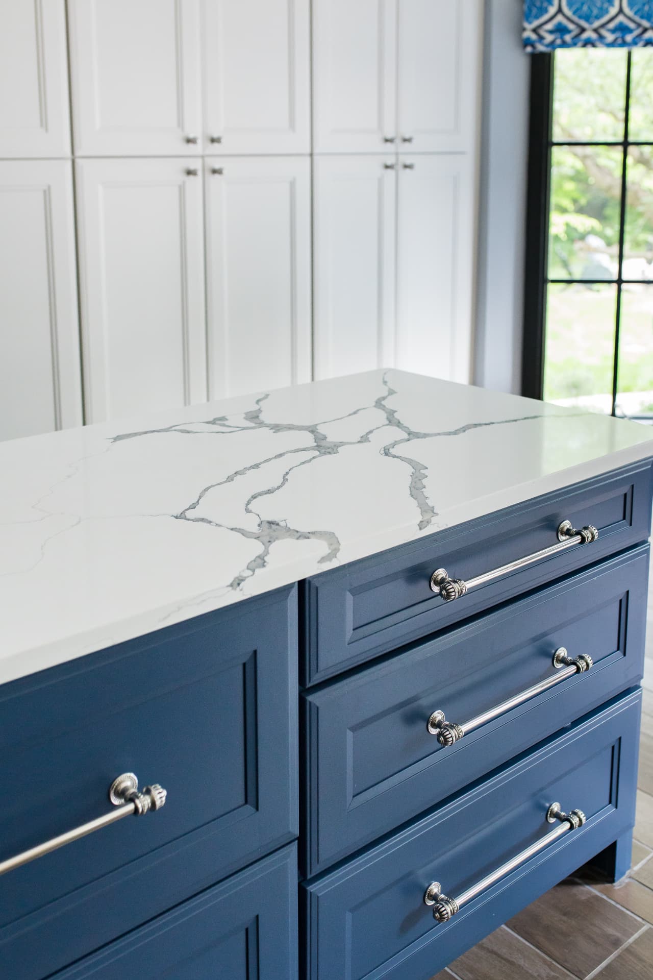 Quartz Over Navy